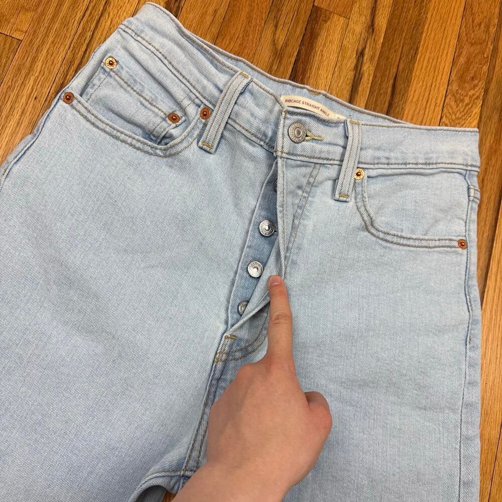 Levi-s Women's Blue Jeans - Picture 5 of 6